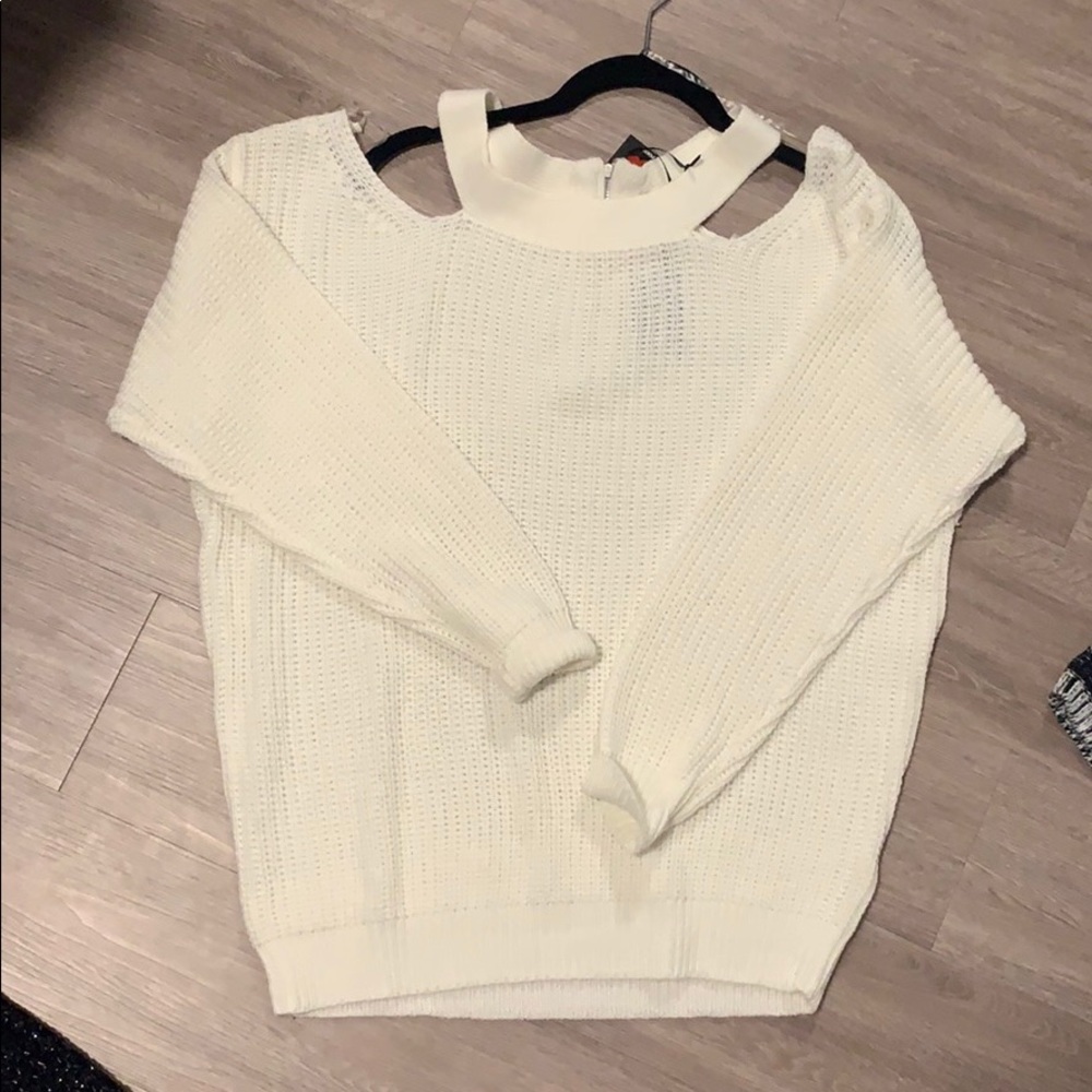 Cold shoulder sweater NWT